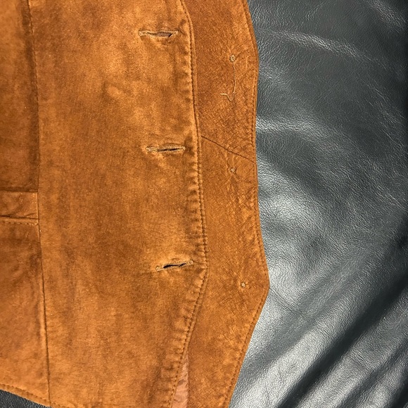 Danier Suede Leather Vest, three buttons front with two pocket, size M. - Picture 4 of 8